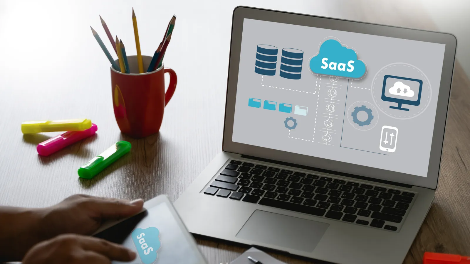 SaaS 中小企業|急成長するSaaS市場と中小企業が知っておくべきこと【2025年最新版】