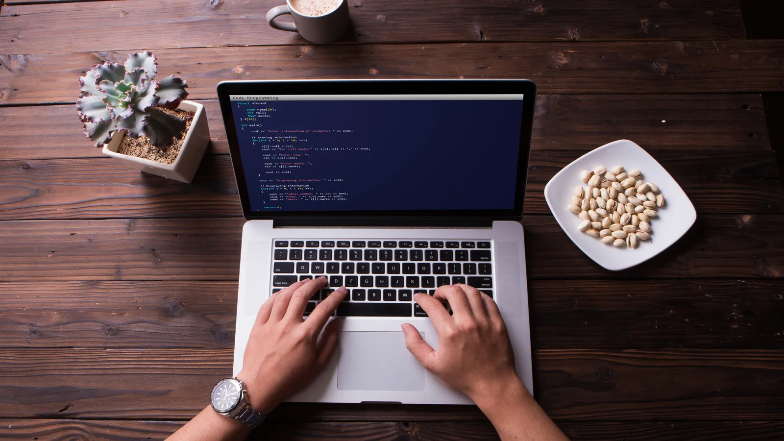 Webコーディングを見ても頭が痛くならないためのコツとは？初心者向け学習法を解説